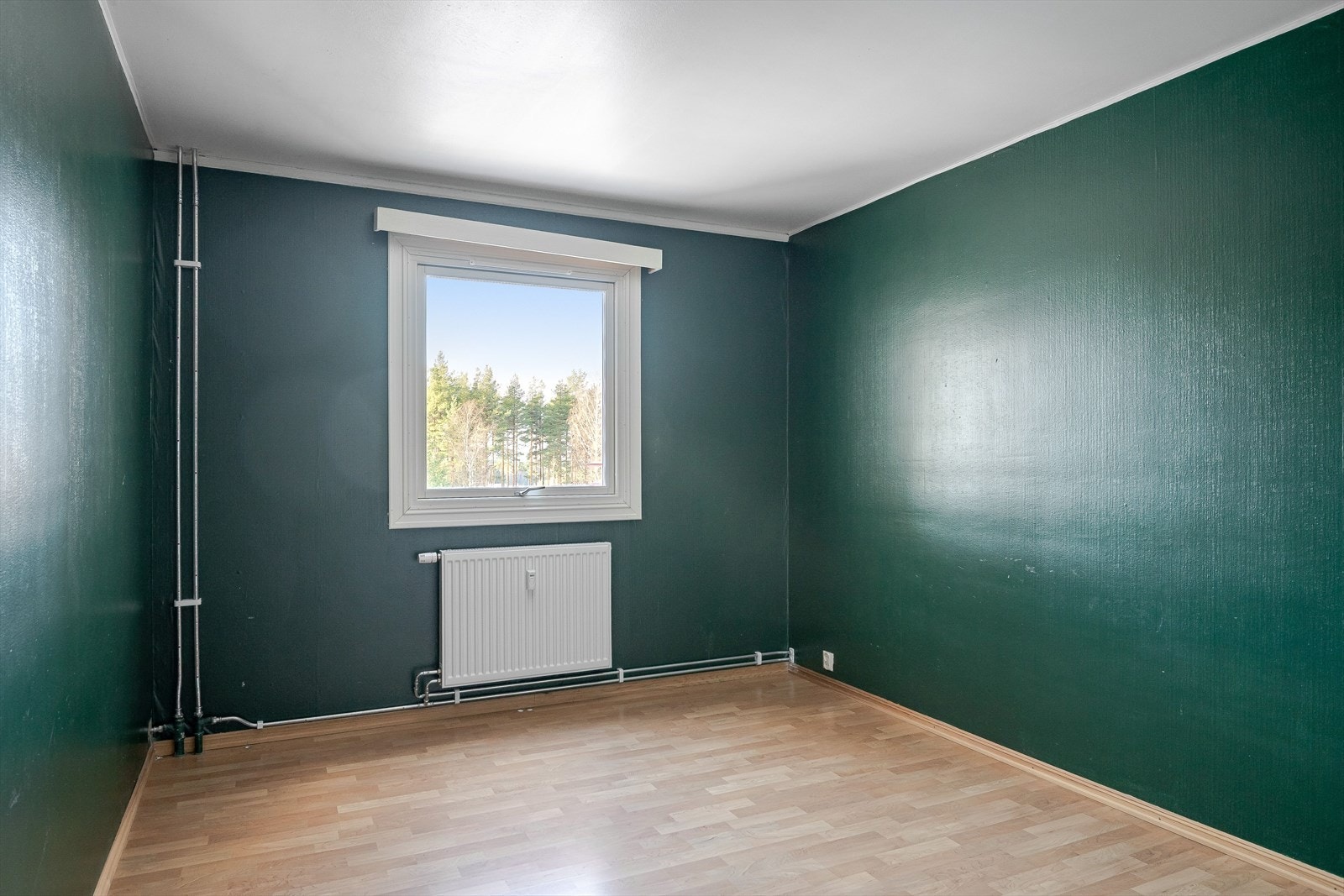 Leiligheten har et romslig soverom med 2 garderobeskap. Galleribilde