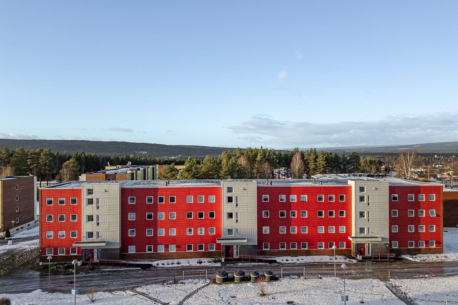 Mastmoen borettslag ligger et steinkast fra den popluære bymarka, og bybussen har hyppige avganger fra stoppested rett ved. Galleribilde