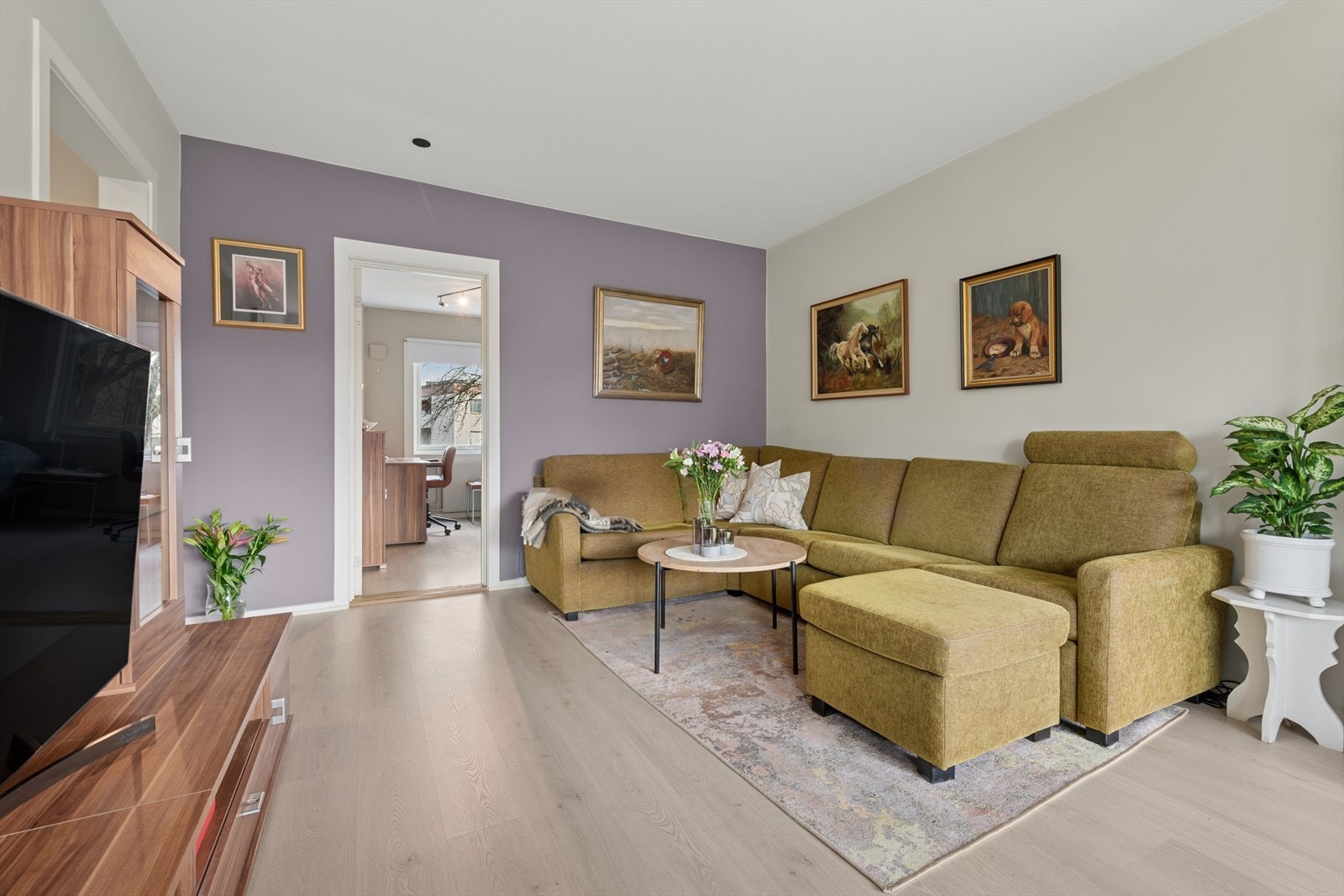 Varmtvann og fyring er inkludert i felleskostnadene. Galleribilde