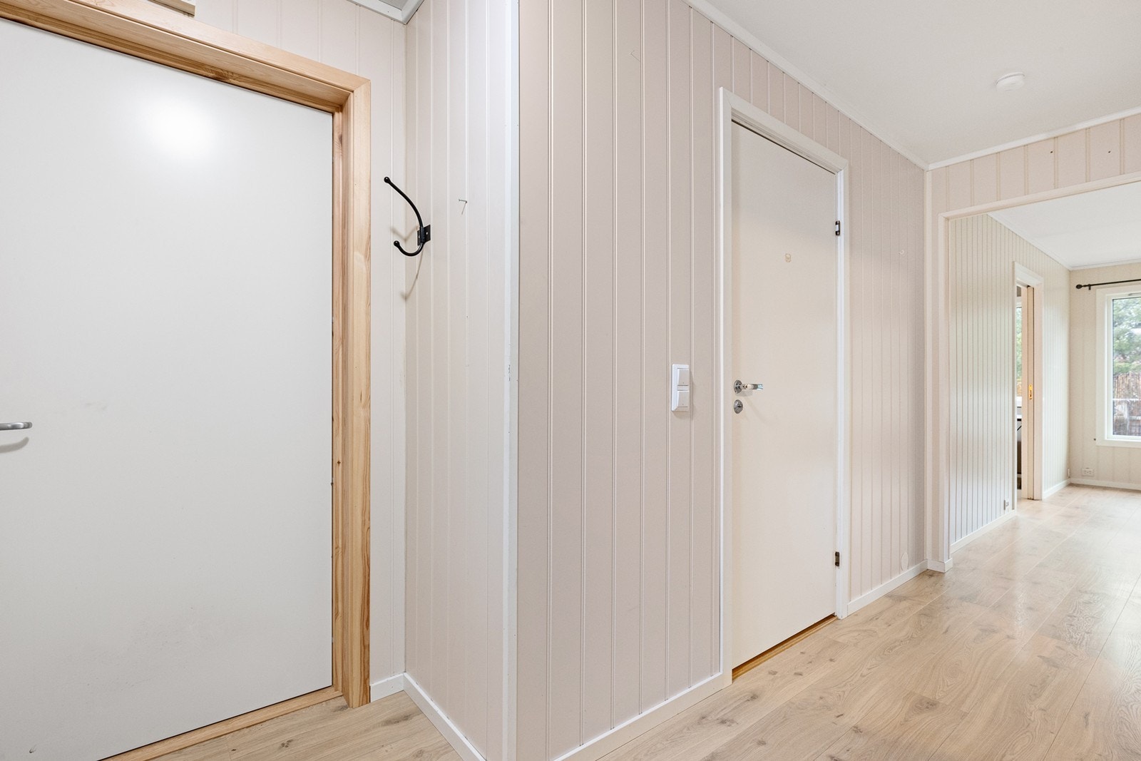 Direkte tilgang til stue fra entréen gir en åpen og sammenhengende planløsning. Galleribilde