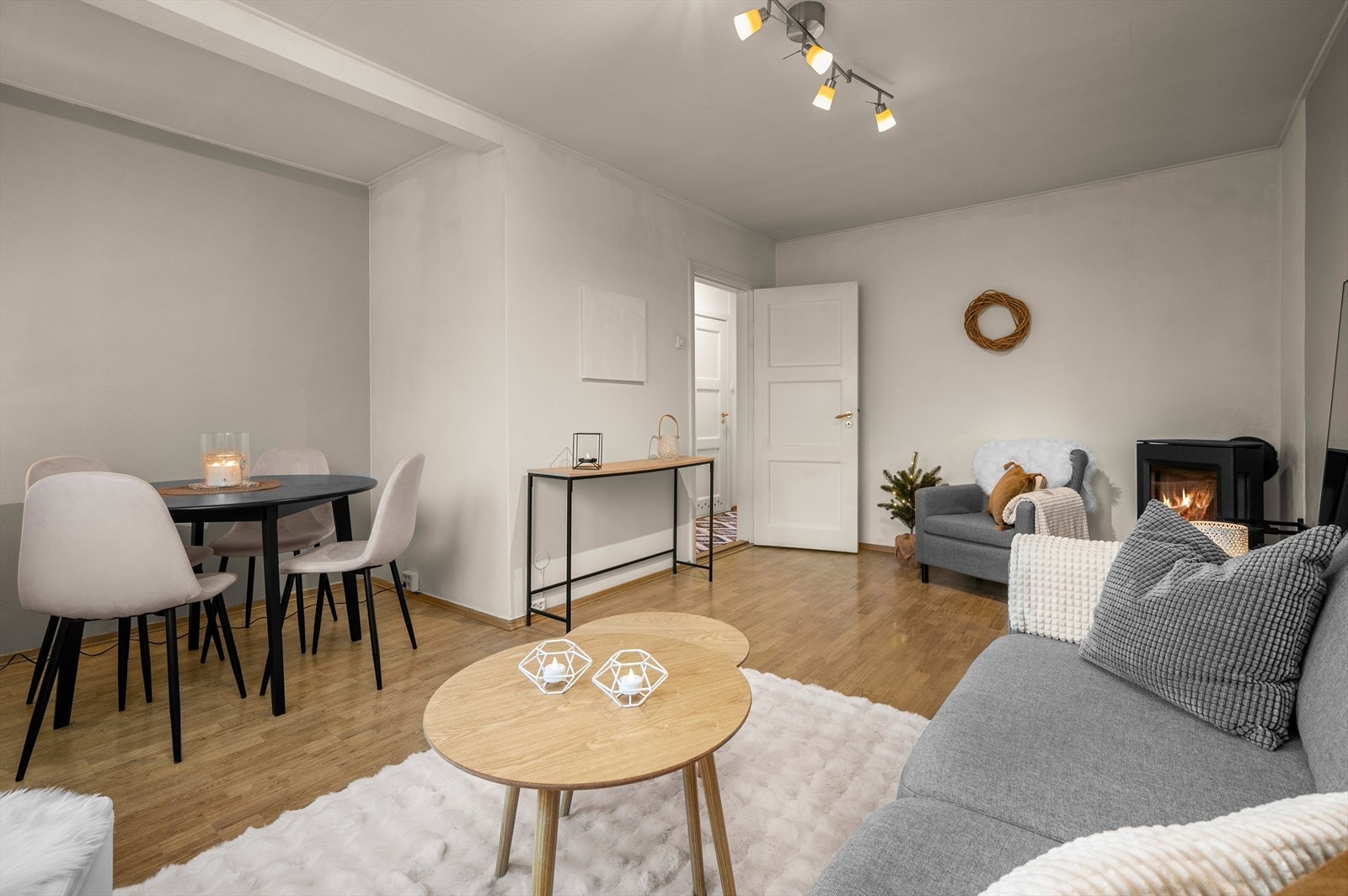 Stuen har en god planløsning med gode møbleringsmuligheter. Galleribilde