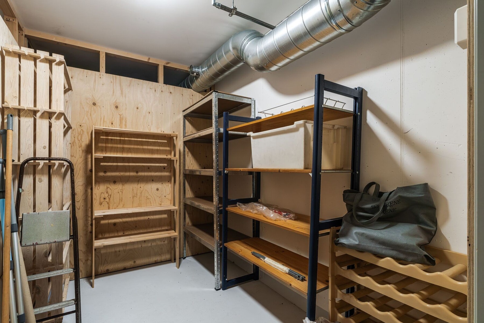 Med boligen følger det også med en stor og praktisk bod på 5m². Galleribilde