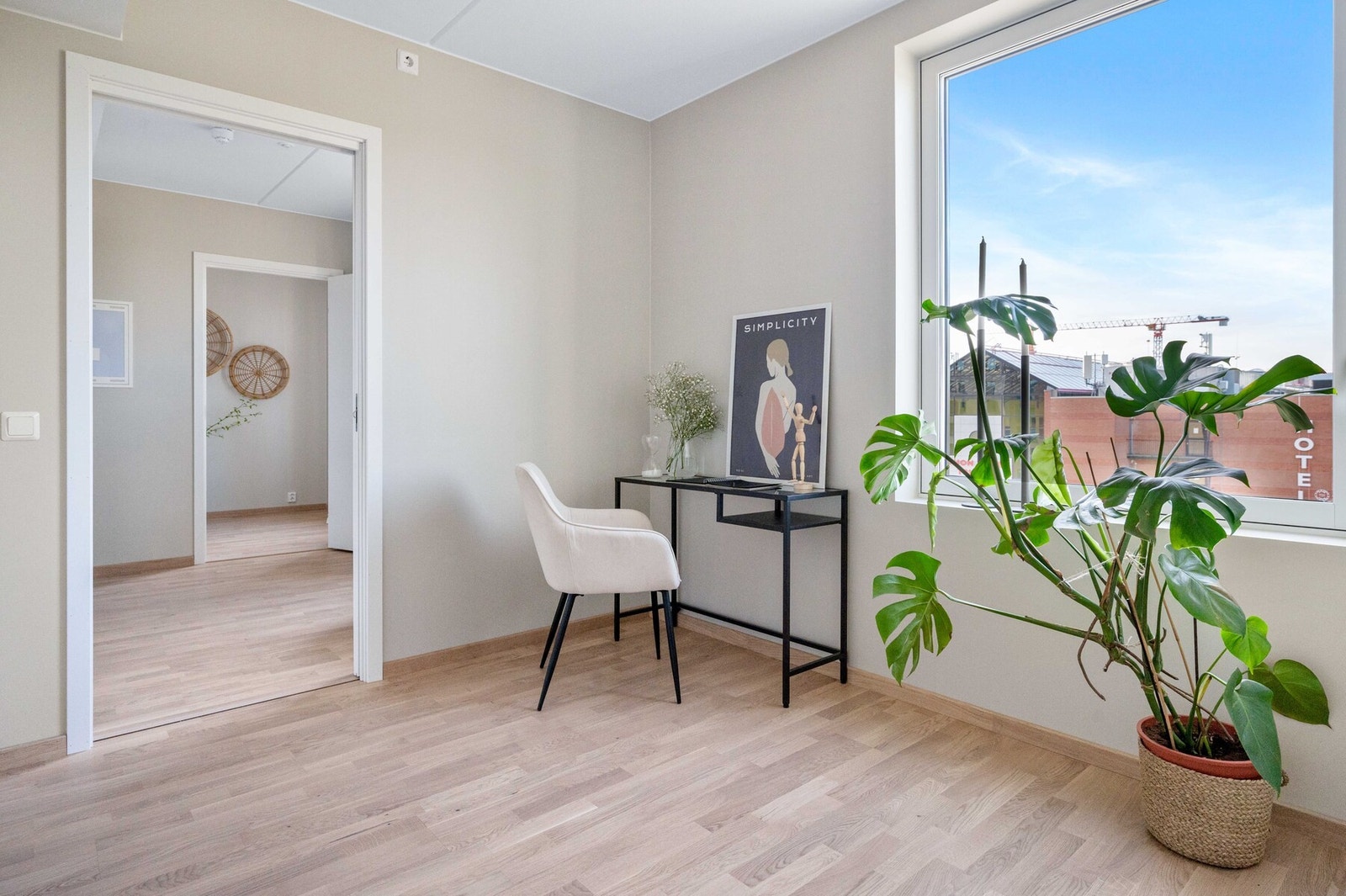 Et lyst og åpent område som kan brukes etter behov - ideelt som arbeidsplass Galleribilde