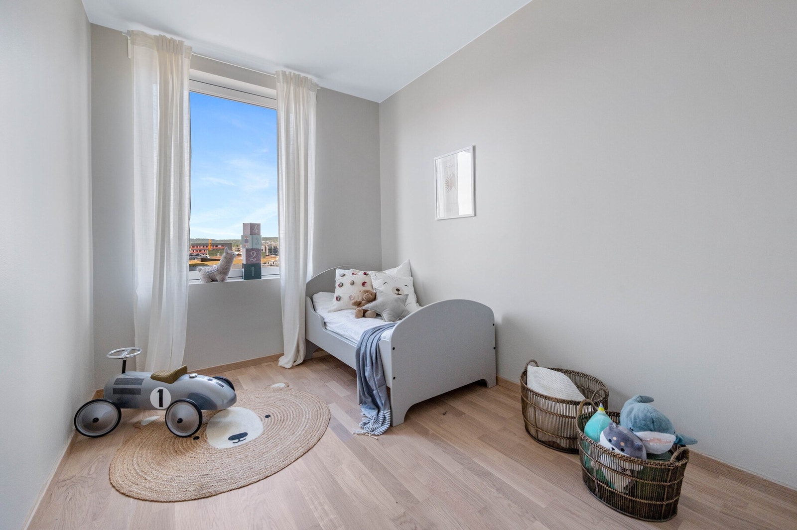 Soverom 3 - sjarmerende barnerom med nøytrale farger og fleksible innredningsmuligheter Galleribilde