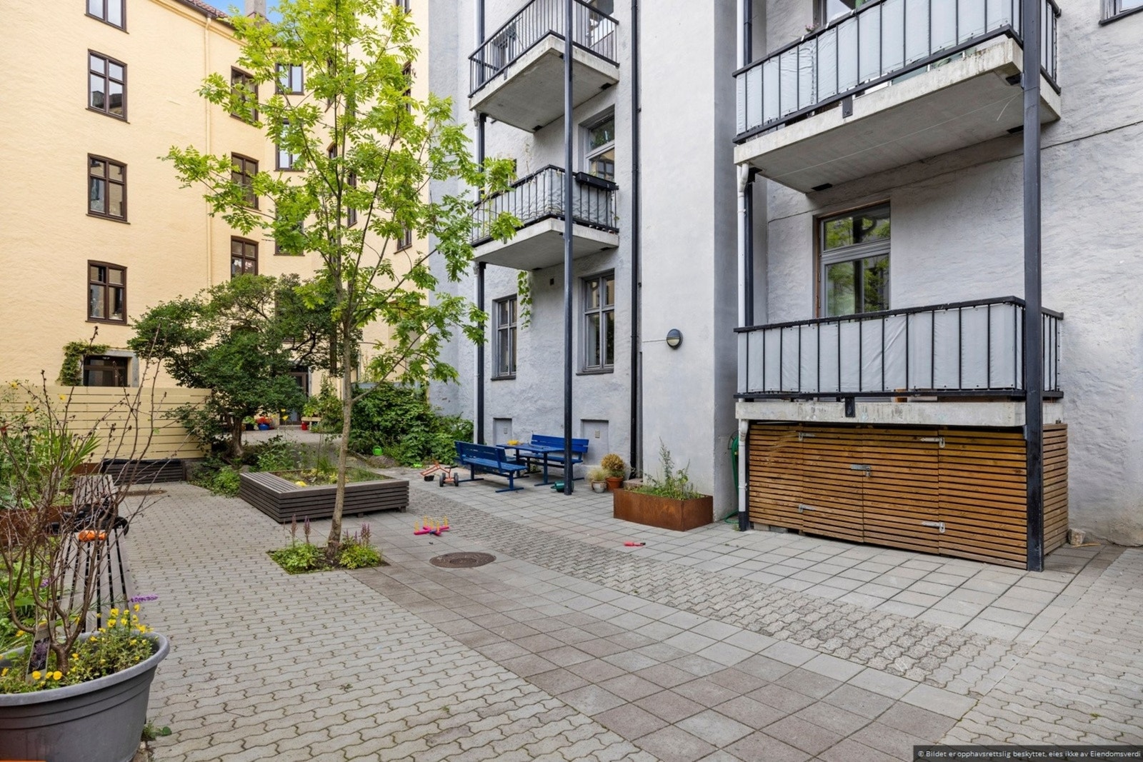 Høy 1.etasje mot bakgård Galleribilde