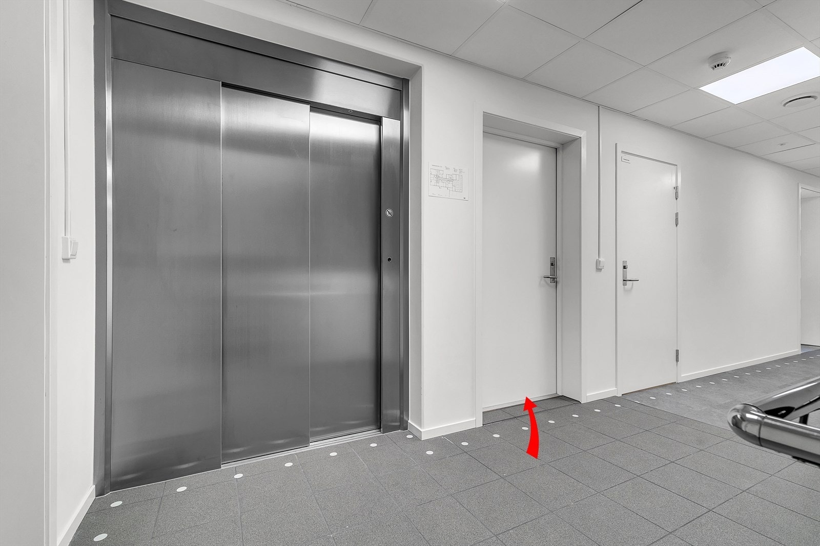 Praktisk tilkomst til leiligheten via heis. Galleribilde