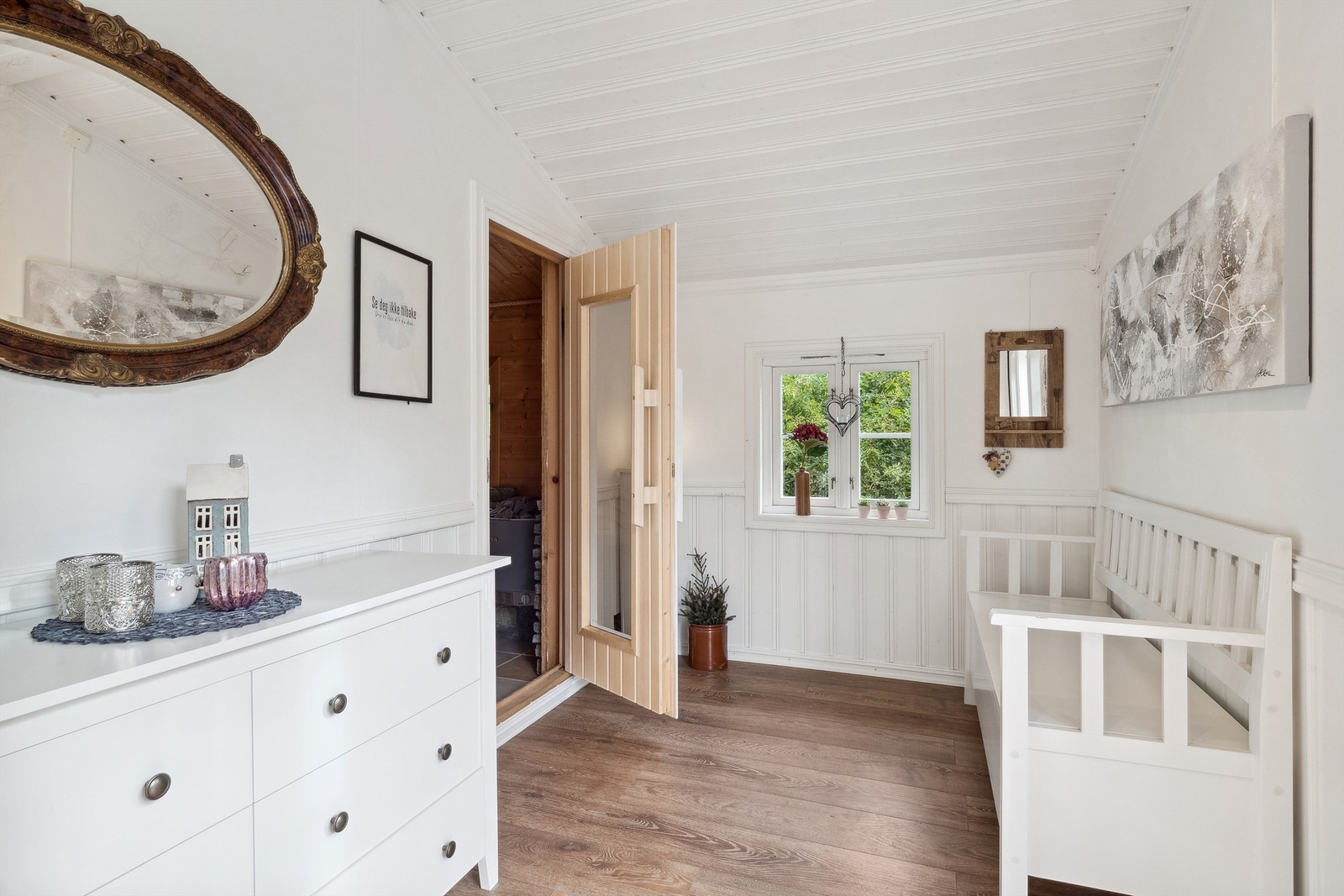 Fra entreen er det adkomst til blant annet badstue Galleribilde