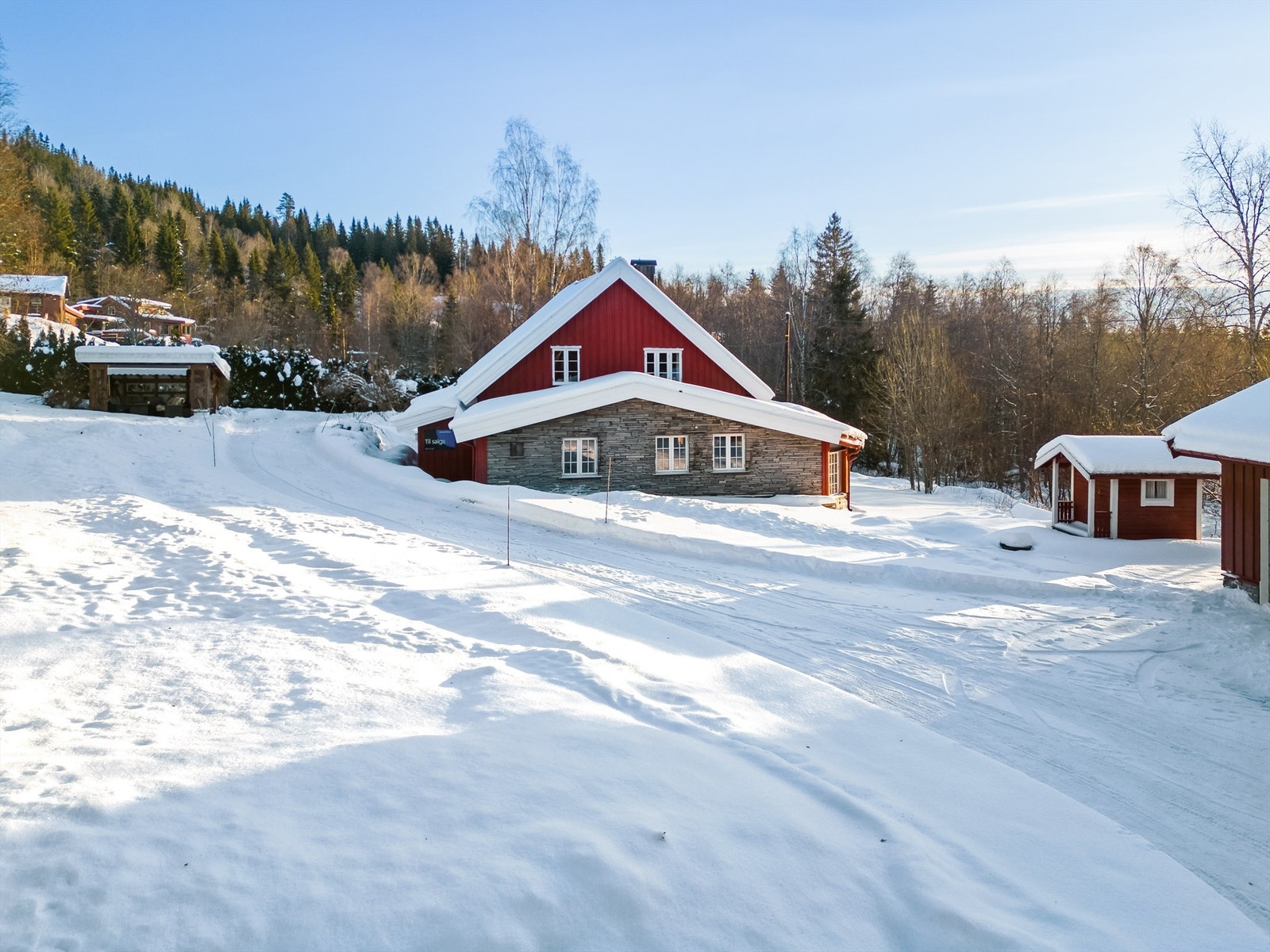 Fasade i vinterdrakt Galleribilde