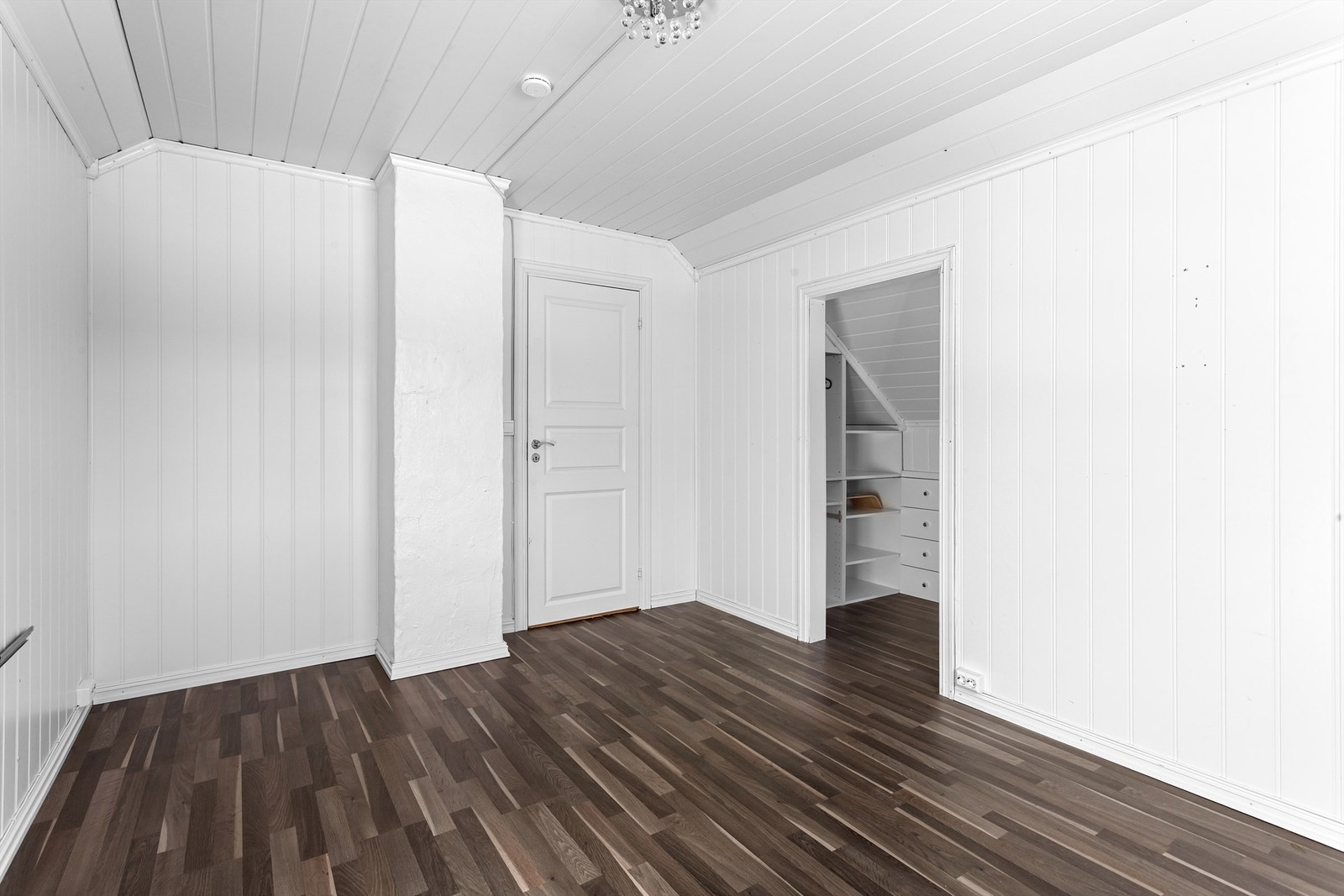 Soverom 1 med tilgang til garderoberom Galleribilde