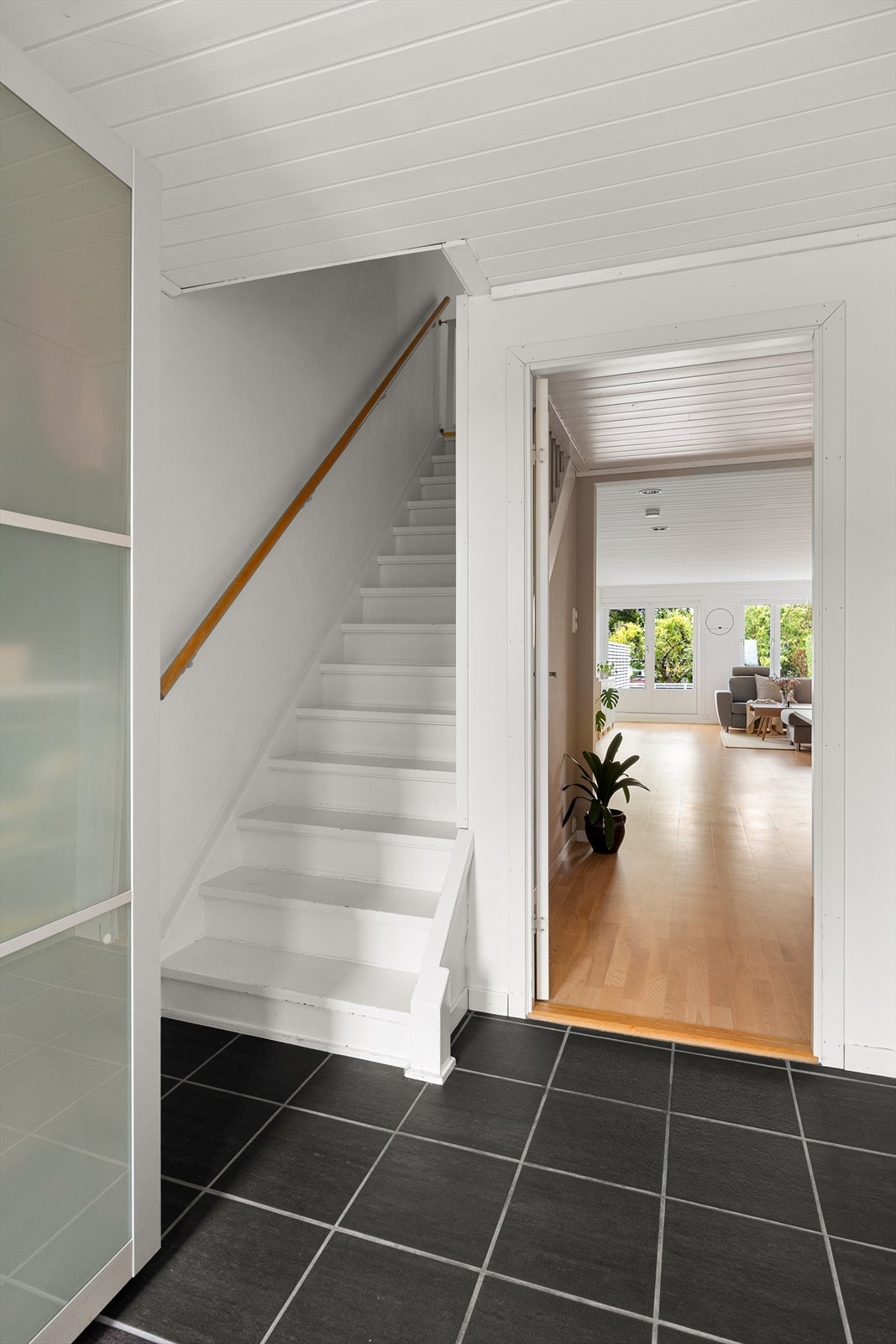 En etasje opp kommer man til tre soverom og bad. Galleribilde