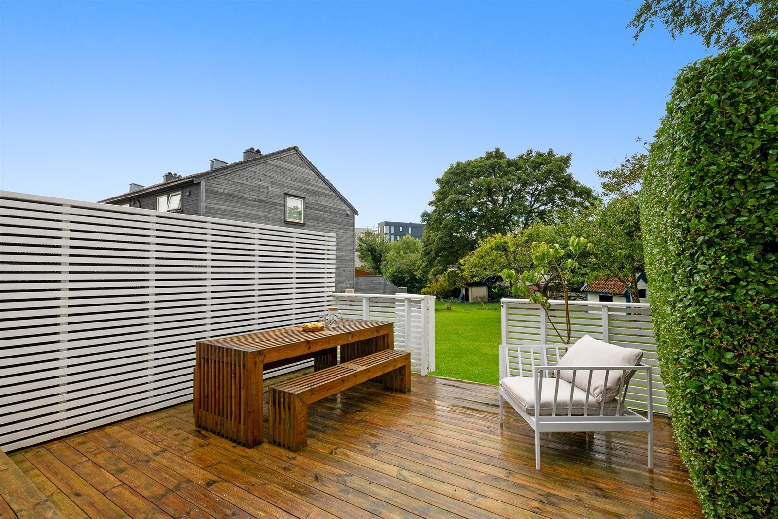 Uteplassen er vendt mot vest og har optimale solforhold. Galleribilde