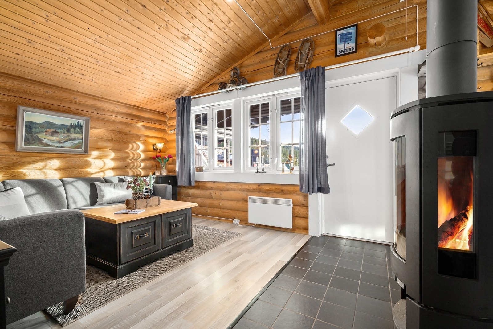 Lys og trivelig stue. Galleribilde