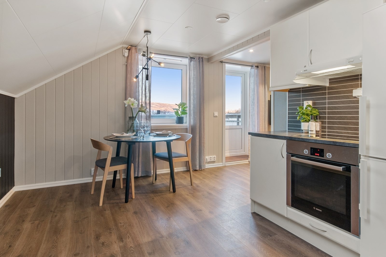 Spisegruppen tar plass i egen sone og inviterer til sosiale og hyggelige måltider med kjente og kjære. Galleribilde