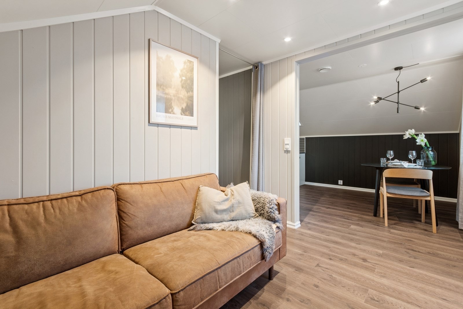 Via stuen tar en seg videre inn til sovealkove. Galleribilde