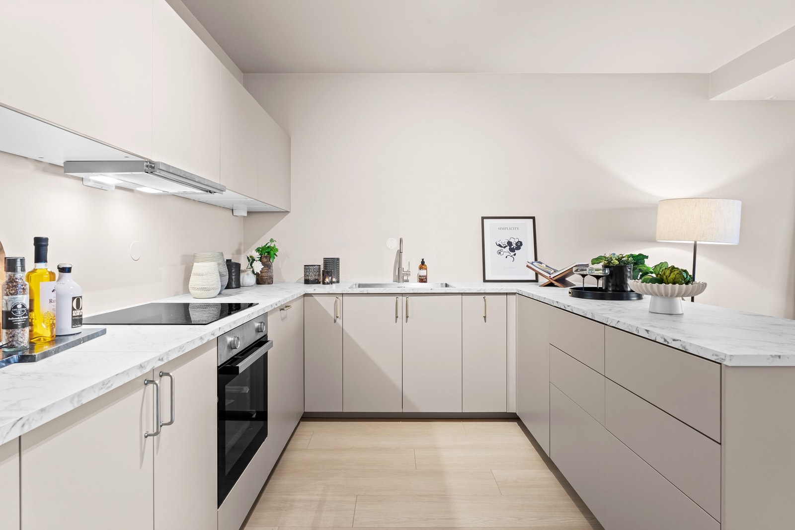Det er montert komfyrvakt, samt lekkasjesikring. Galleribilde