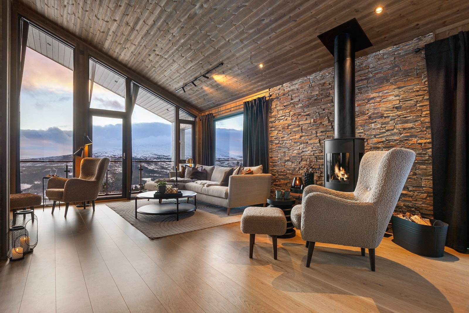 Her har man god plass til å etablere et hyggelig samlingspunkt for familie og venner. Galleribilde