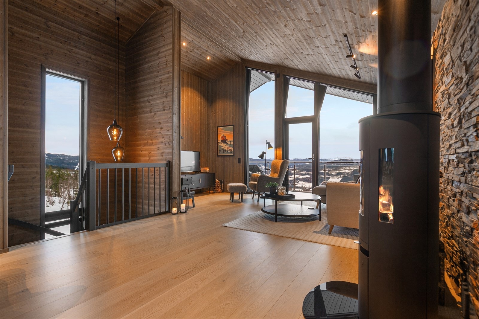 Hytta har smarte løsninger med mulighet til å styre varme via app. Galleribilde