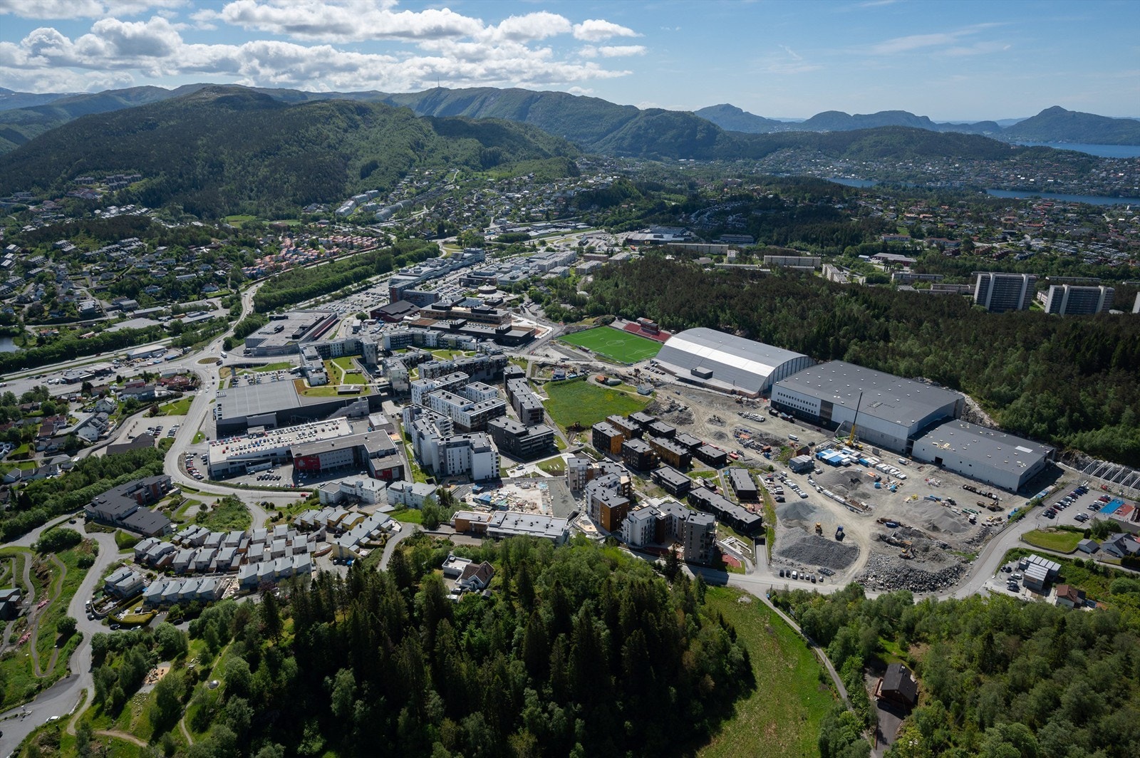 Tomten ligger sentralt i Åsane bydel. Galleribilde