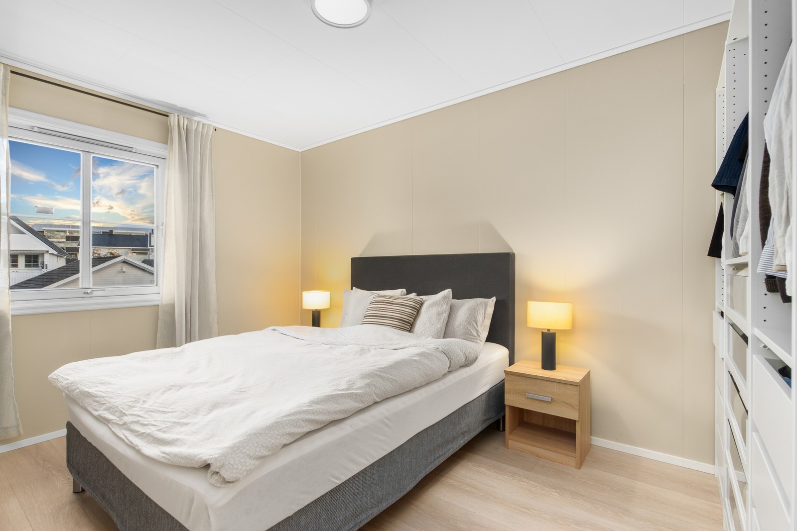 Romslig hovedsoverom på 11 kvm. Galleribilde