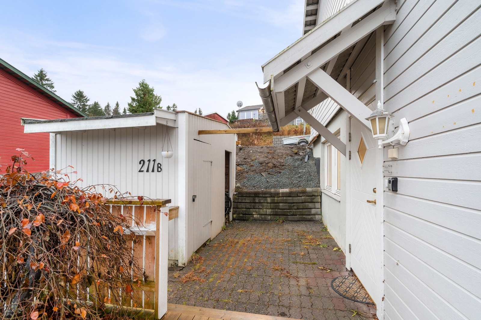 Inngangsparti. Sportsboden rett utenfor følger leiligheten. Galleribilde