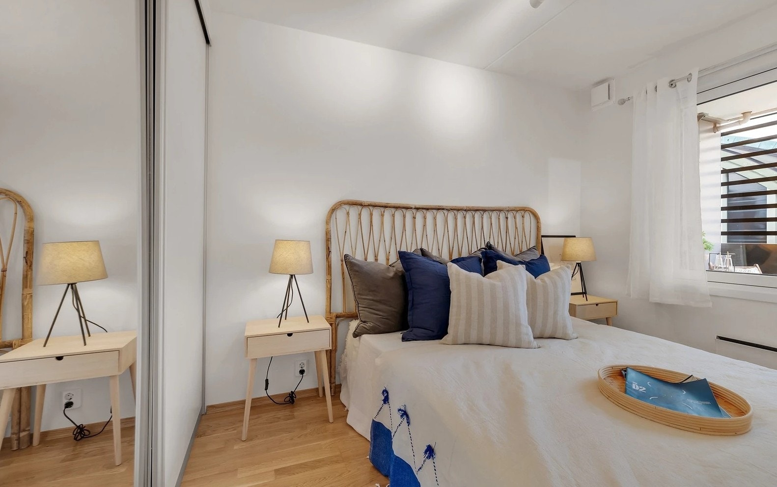 Soverom med garderobeskap Galleribilde