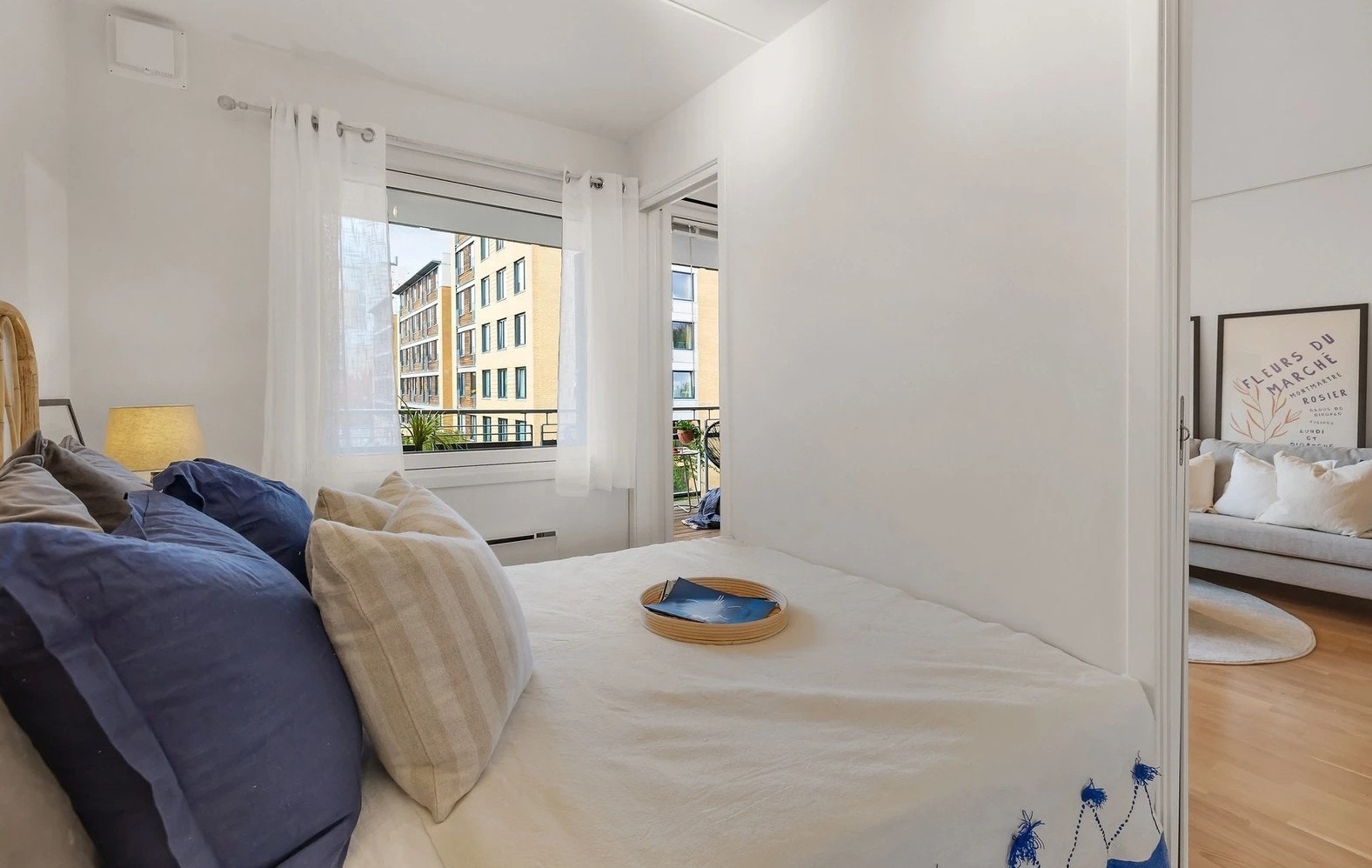 Soverom med inngang fra to sider Galleribilde