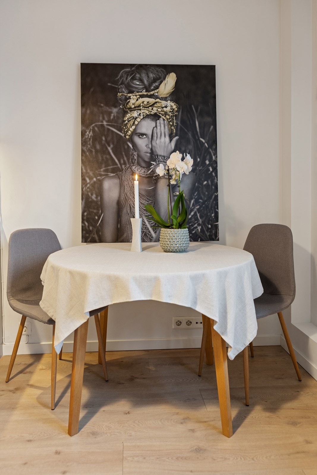 Varmtvann, fyring, strøm og internett inkludert i felleskostnadene. Galleribilde