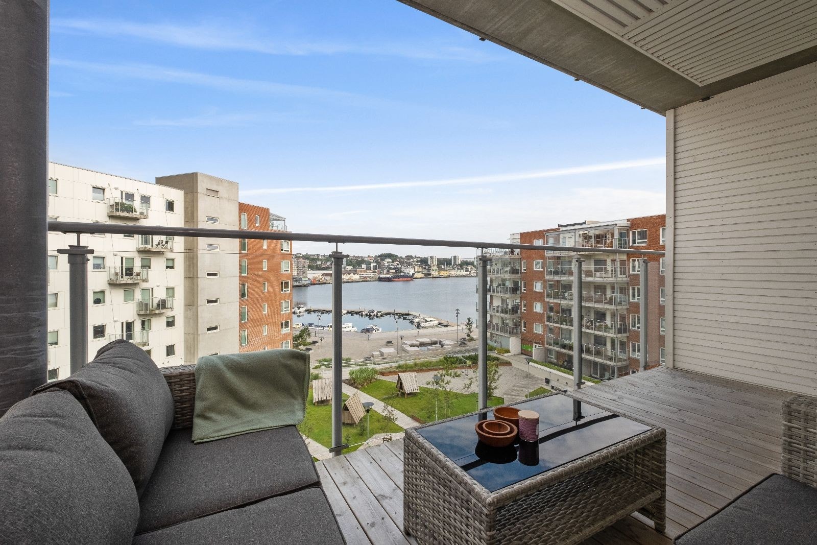 Terrasse med sjøutsikt og gode solforhold Galleribilde