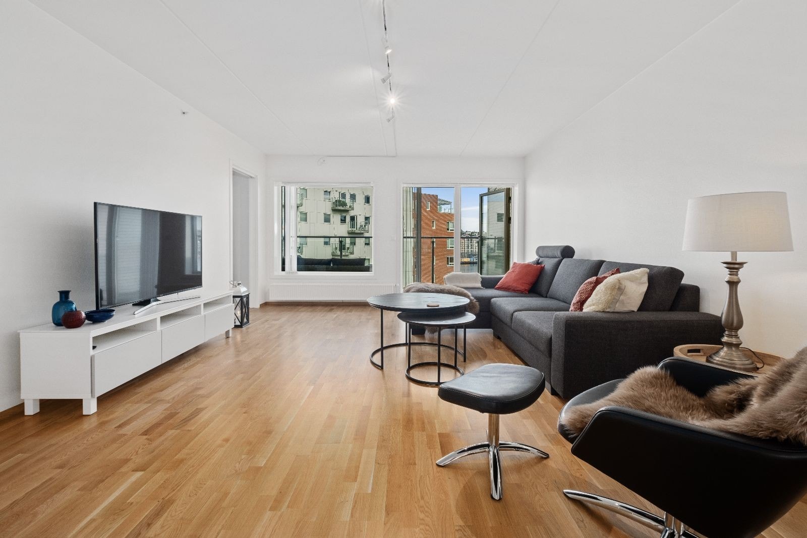 Stue med utgang til terrasse Galleribilde