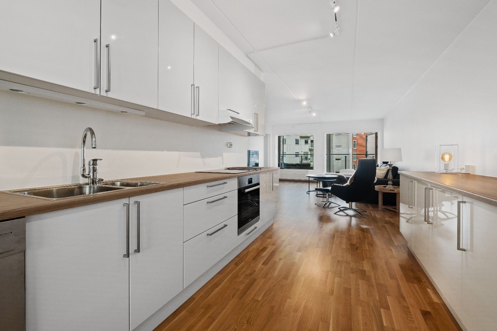 Delvis åpen stue/kjøkken løsning Galleribilde