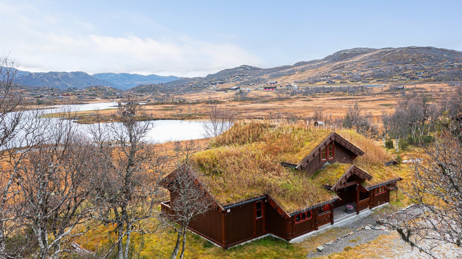 Spenn på deg skiene ved utgangsdøren og trå ut i flotte, preparerte løyper hvor man forøvrig er tilknyttet hele løypenettet på 150 km uten behov for bil. Galleribilde