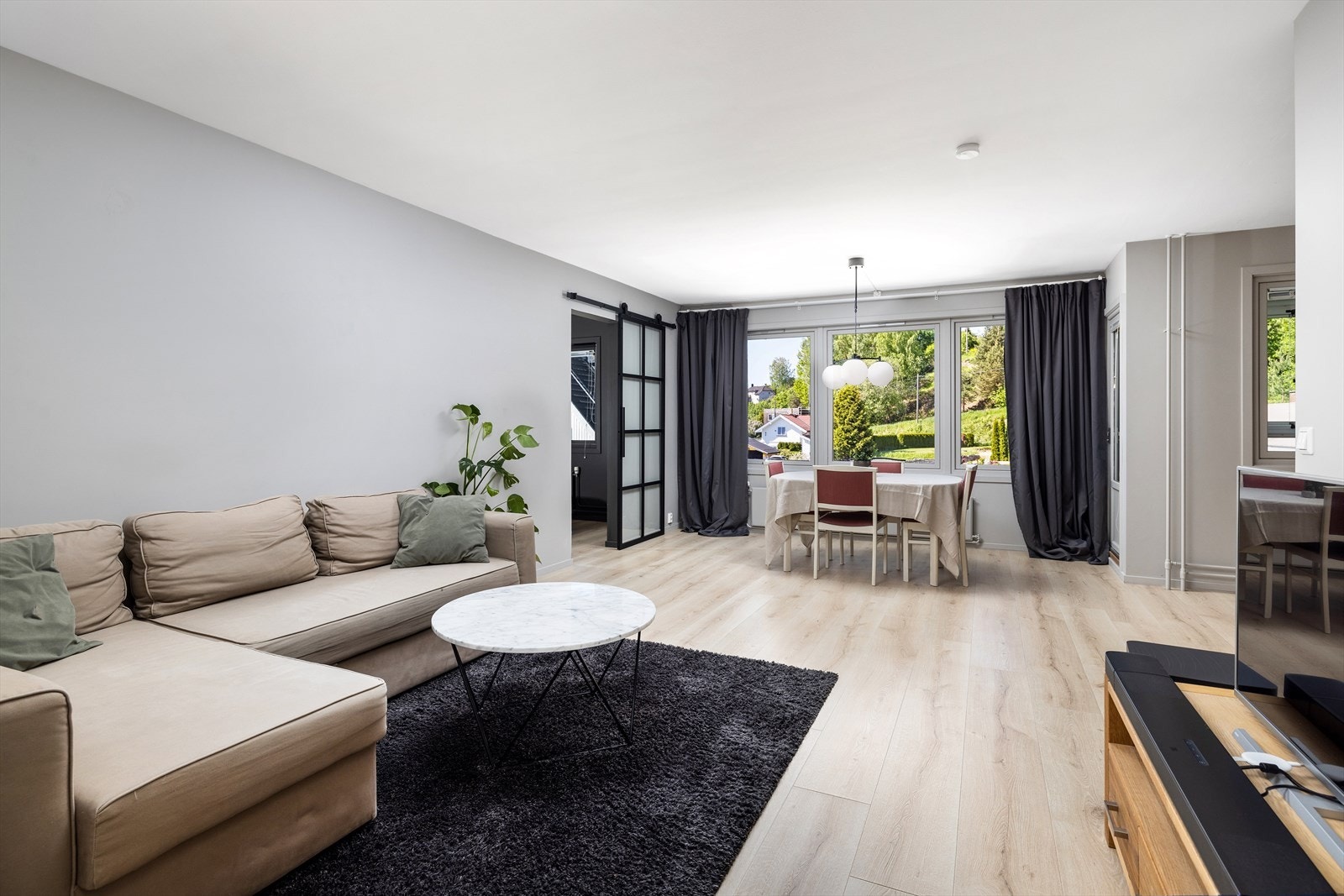 Store deler av leiligheten ble i 2020-2022 oppgradert og fornyet Foto: Normann Foto AS v/Morten Normann Larsen Galleribilde