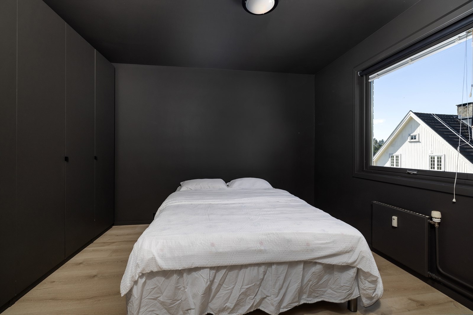 Det er oppvarming med vannbåren varme til radiatorer i leiligheten Galleribilde