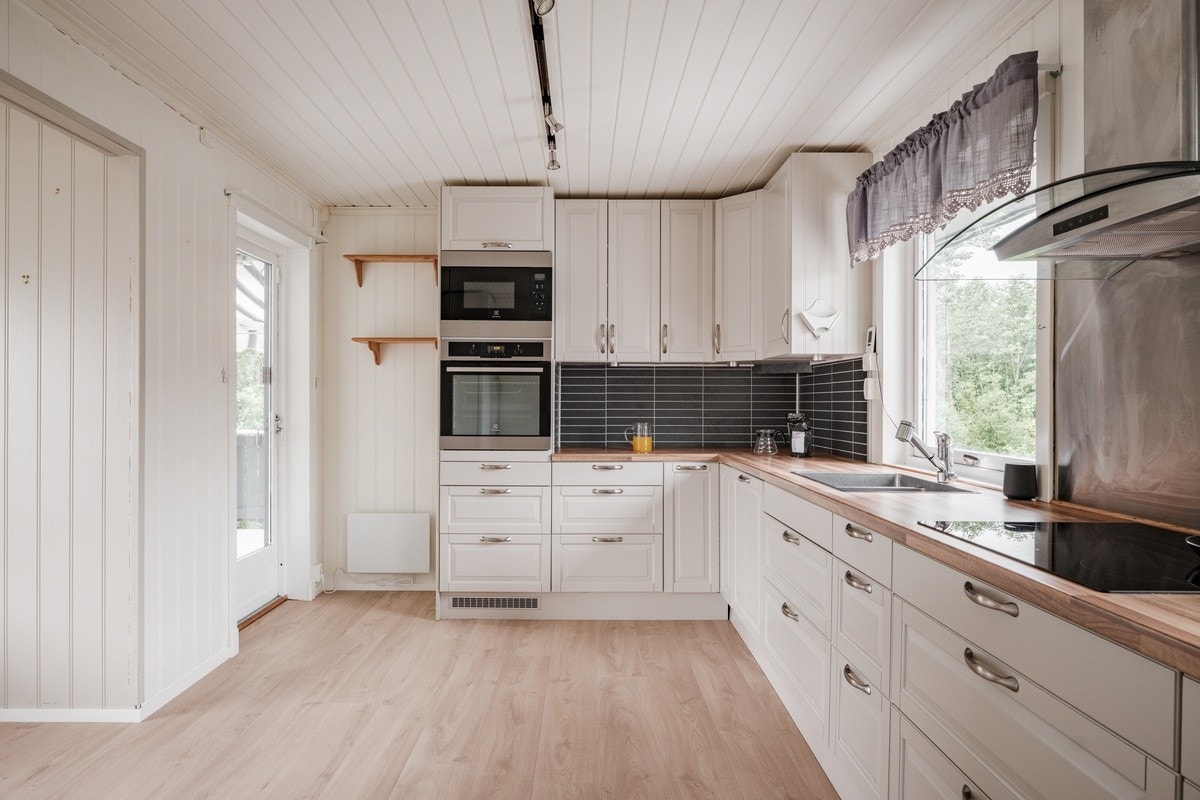 Flere bilder av kjøkken - moderne hvitevarer Galleribilde