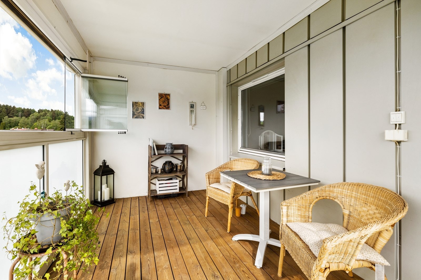 Balkongen har god plass til møblement Galleribilde