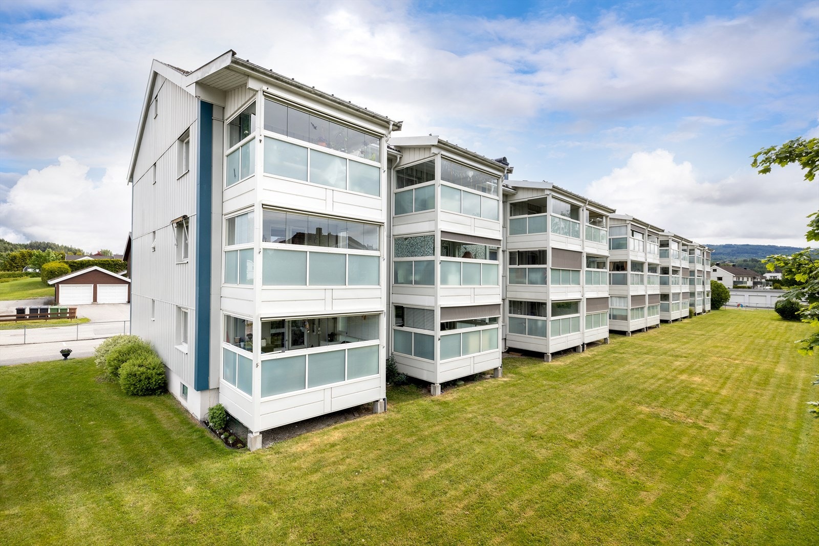 Det er uteplasser til felles benyttelse for blokkens beboere Galleribilde