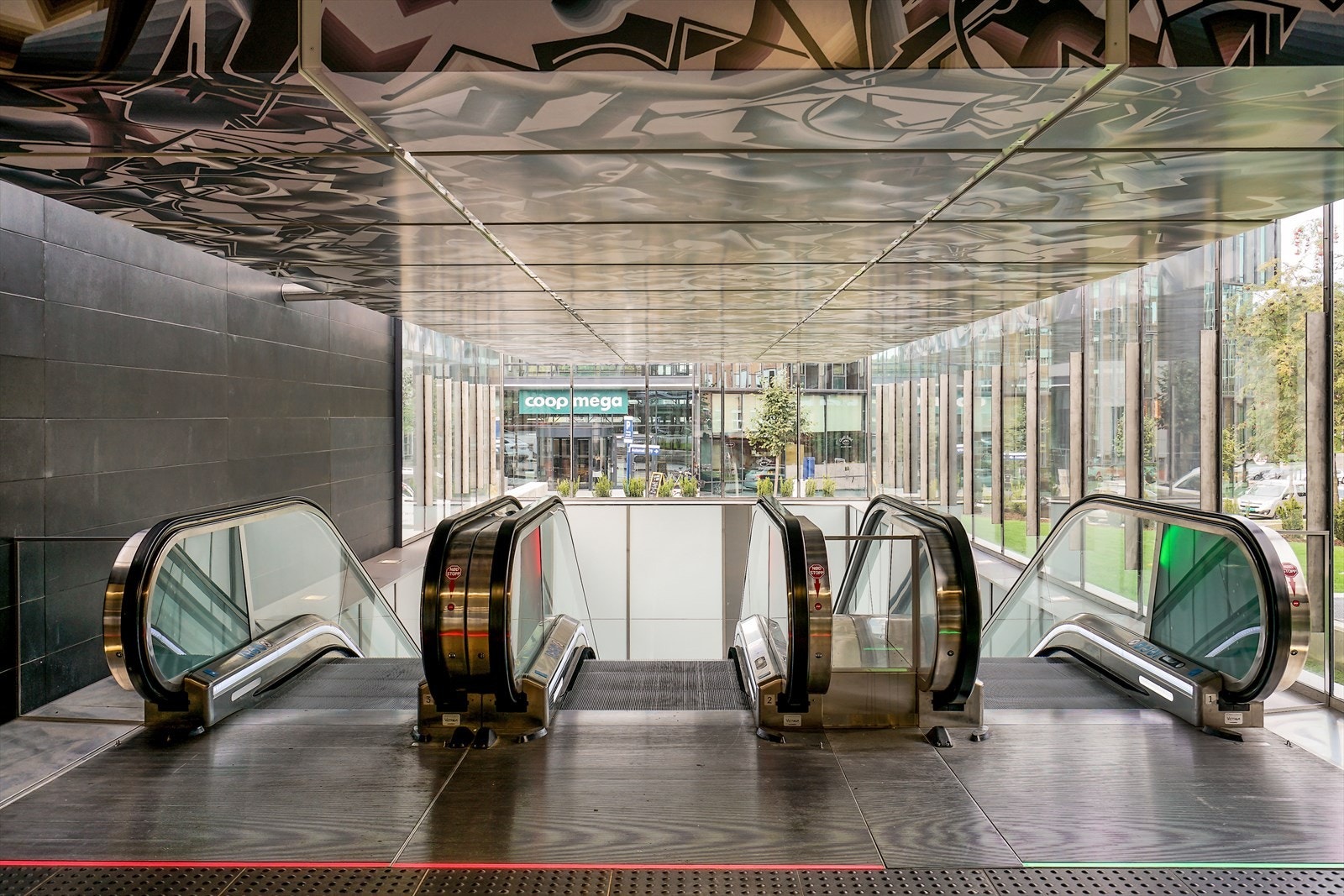 Leiligheten har gode kollektivmuligheter rett i nærheten, med både buss, t-bane og trikk like ved. Galleribilde