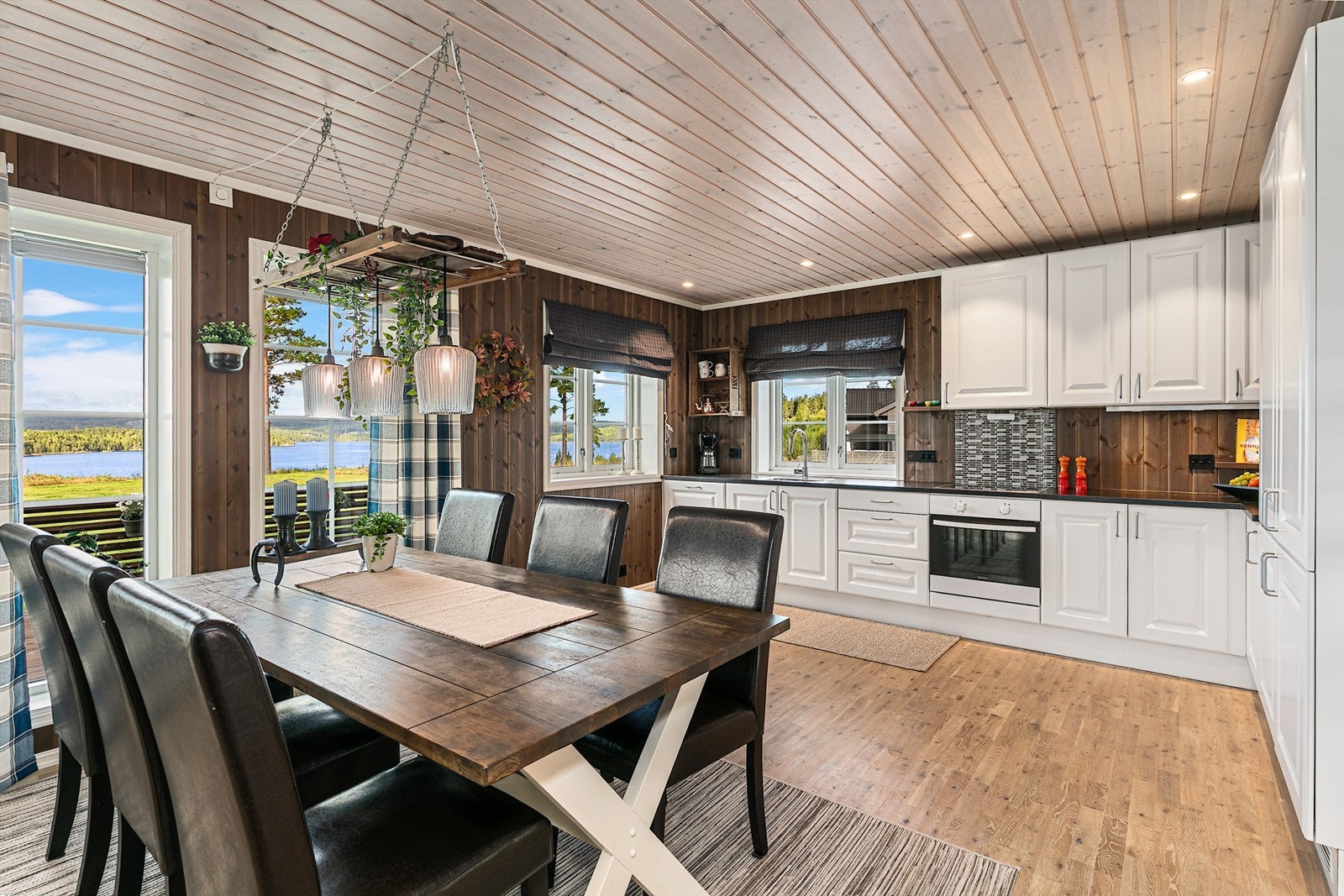 Alle hvitevarer på kjøkkenet medfølger salget Galleribilde