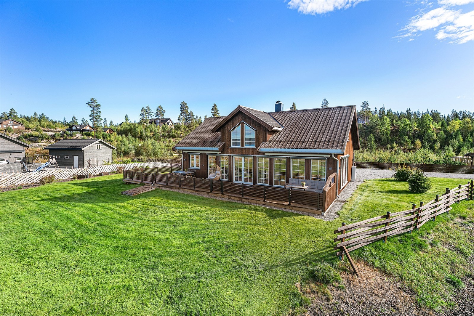 Tomten er på hele 1 421 kvm Galleribilde