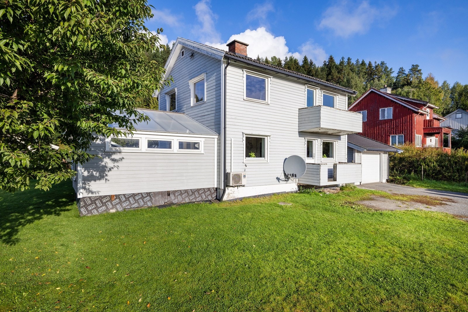 Gode bussforbindelser i umiddelbar nærhet gjør det enkelt å komme seg rundt. Galleribilde