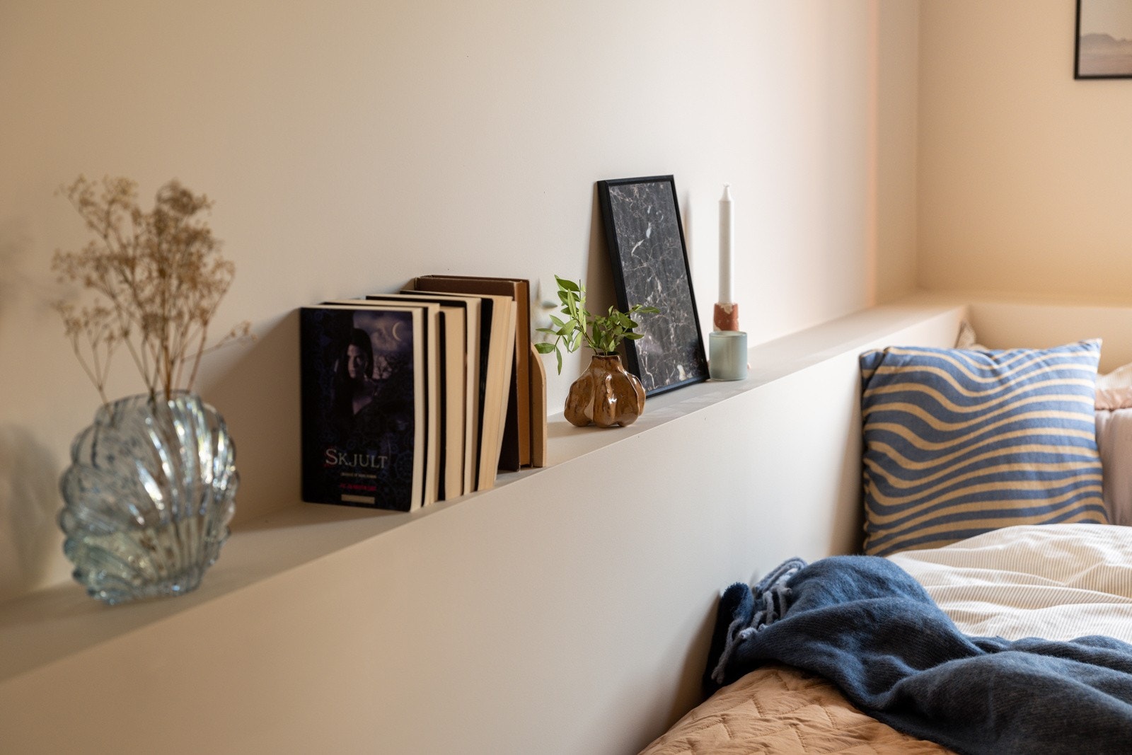 Soverommet har samme gode og moderne standard fra 2017 som resten av leiligheten. Galleribilde