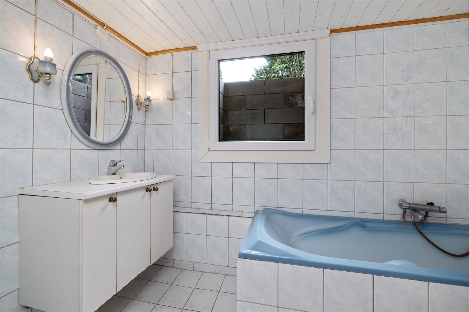 Flislagt bad i kjelleren Galleribilde