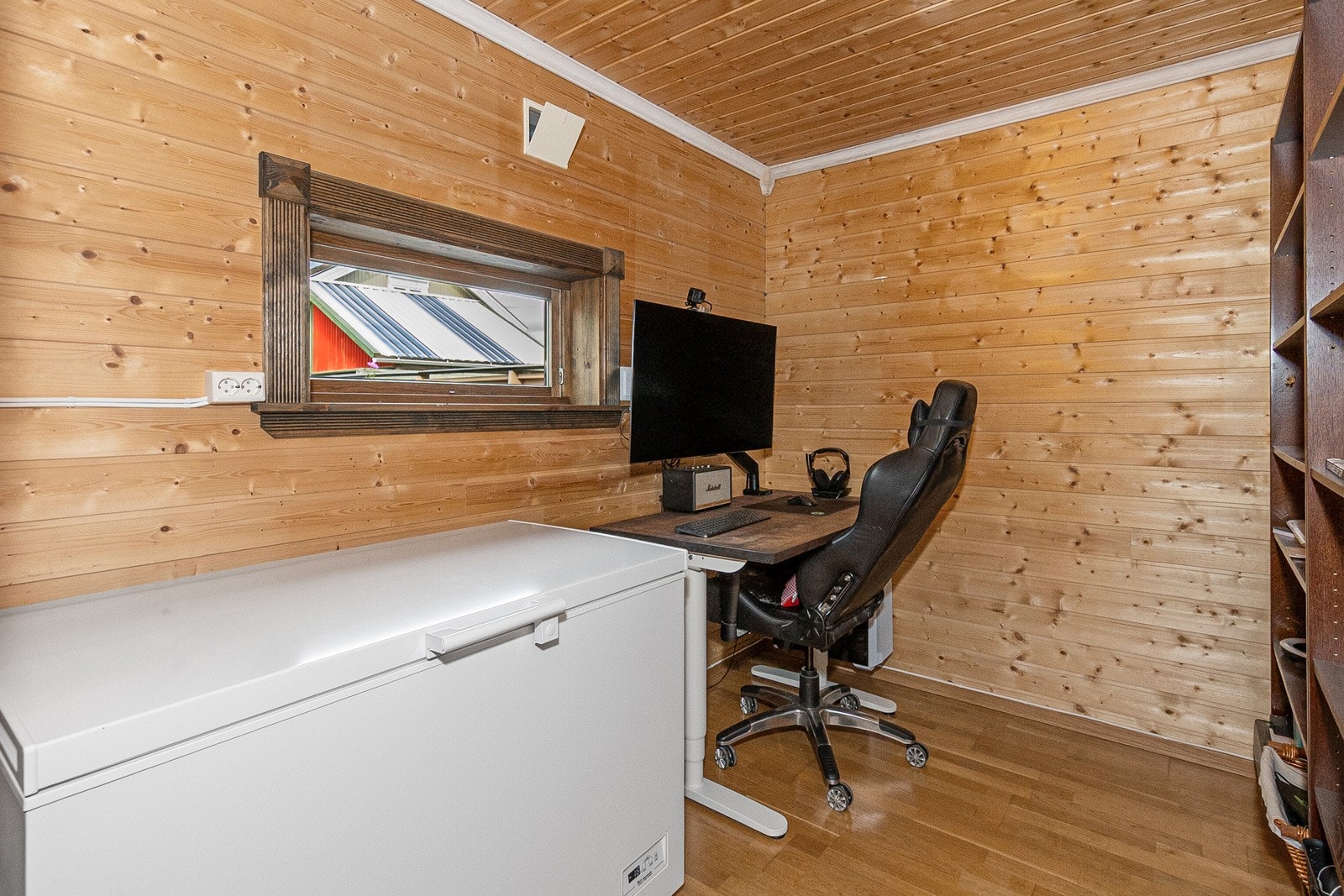 Kontorrom i garasjen, ikke søkt godkjent Galleribilde