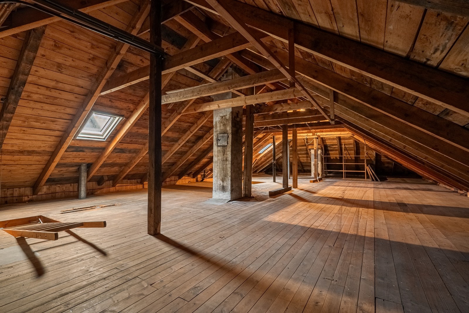 Luftig loft med mye oppbevaringsplass. Galleribilde