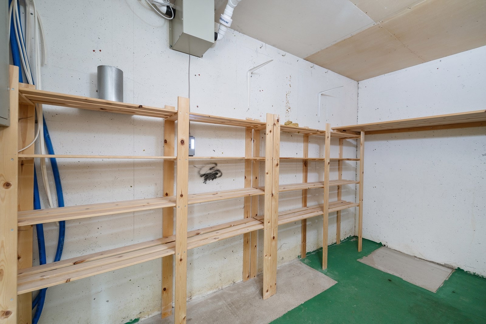 Bod i sokkeletasje Galleribilde