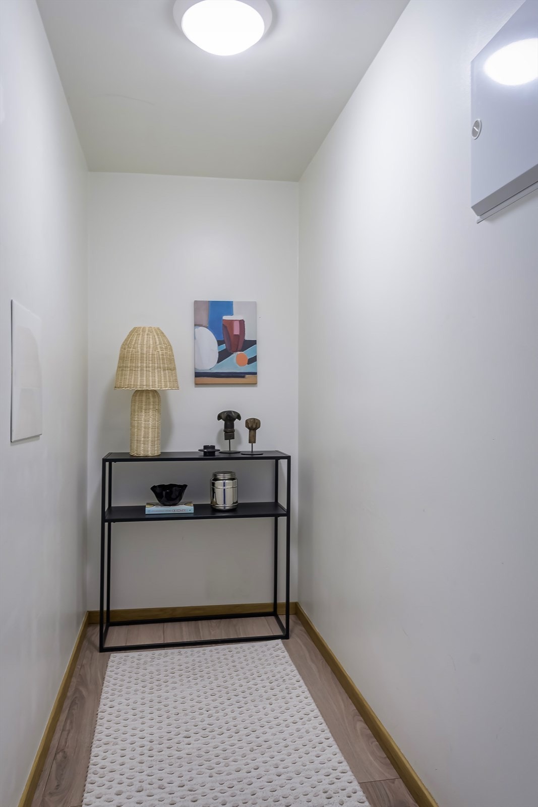 Praktisk innvendig bod for ekstra lagringsplass. Man har direkte adkomst fra soverom nr. 1 til den innvendige boden. Galleribilde