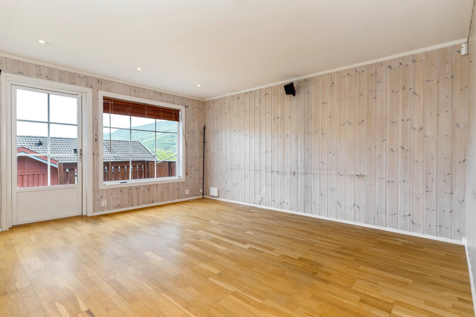 Dør ut fra stue til terrasse. Galleribilde