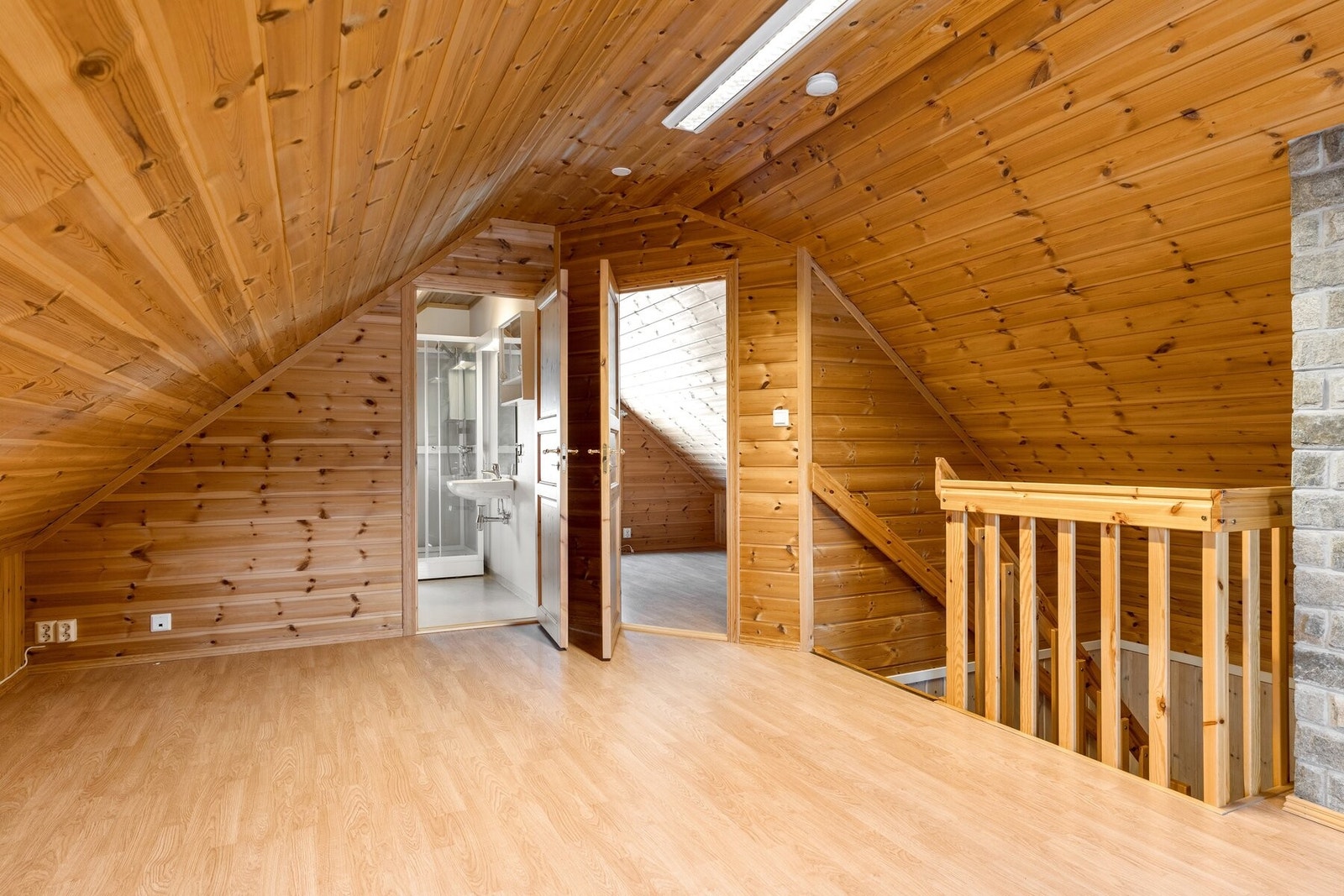 Loftstue. Galleribilde