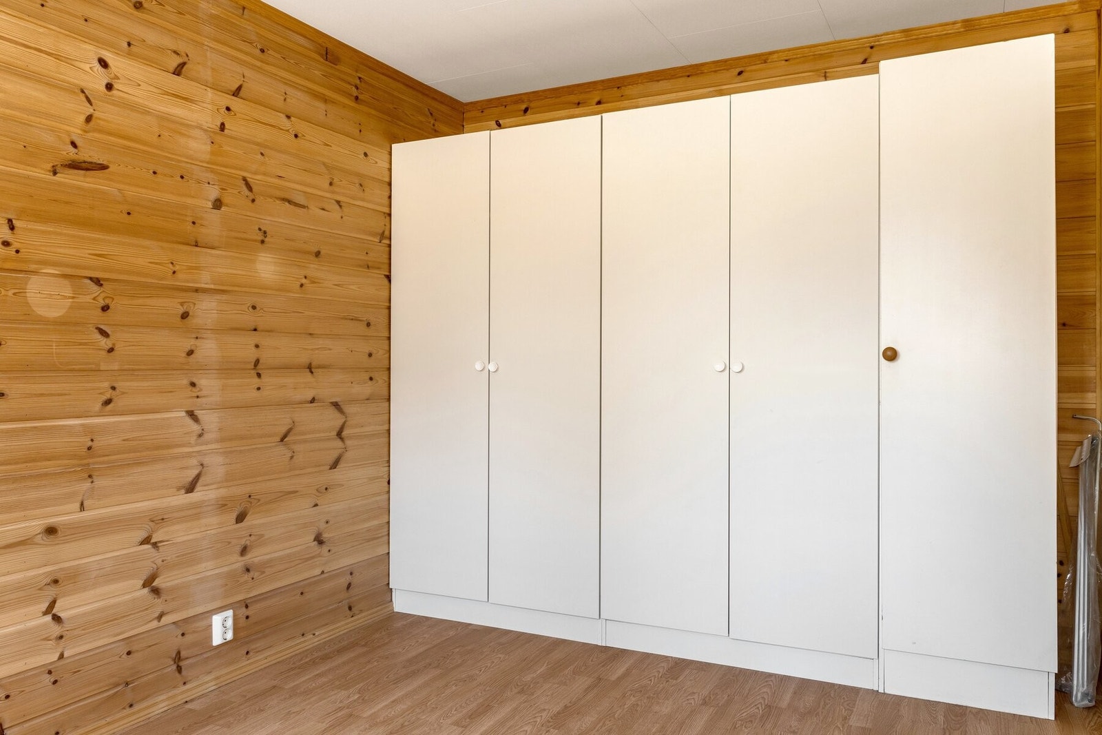 Garderobeskap soverom. Galleribilde