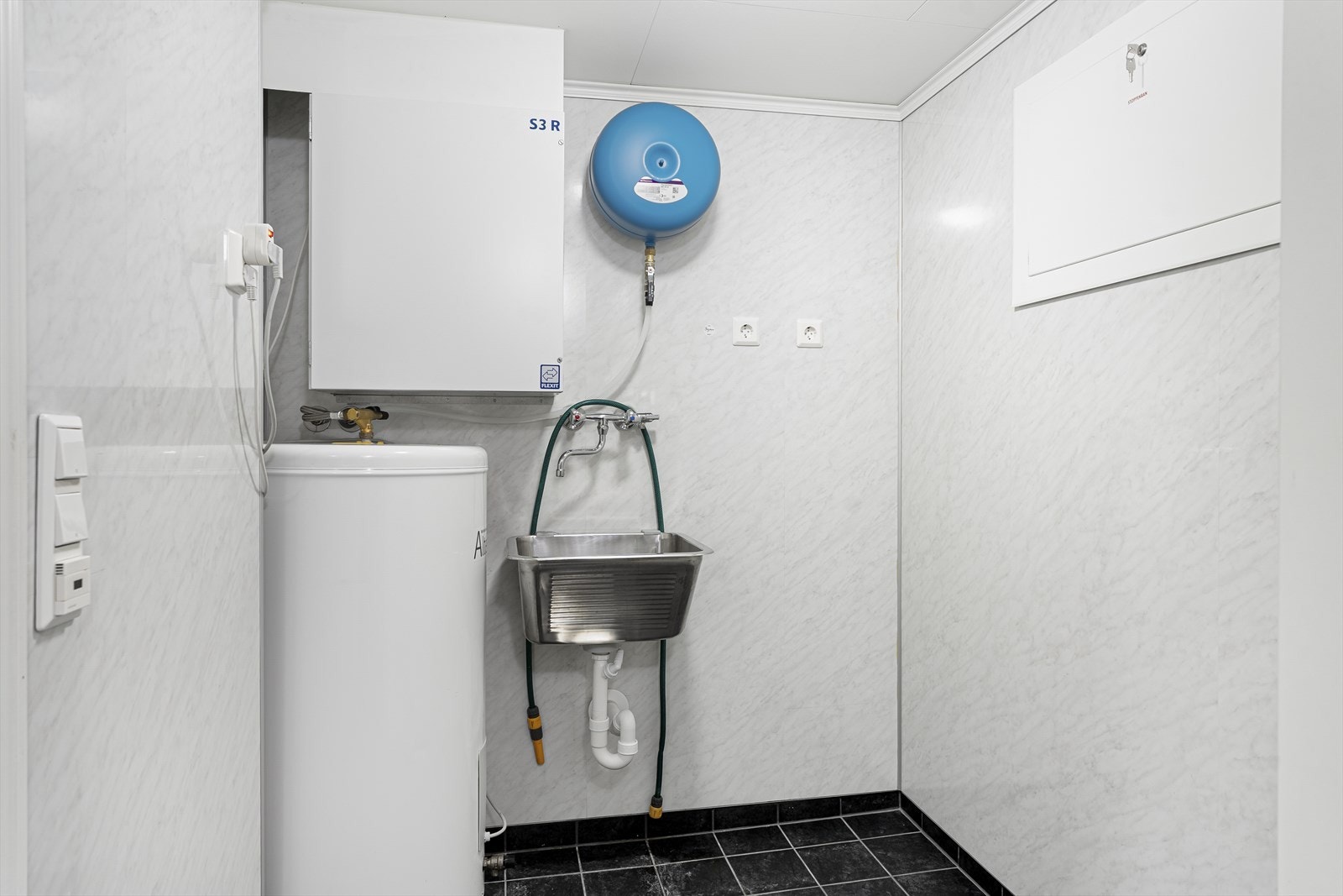 vaskerom med direkte inngang fra badet - svært praktisk Galleribilde